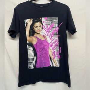 Rare Selena Gomez photo We‎ Own The Night Tour 2011 Tour Date T-shirt SZ small